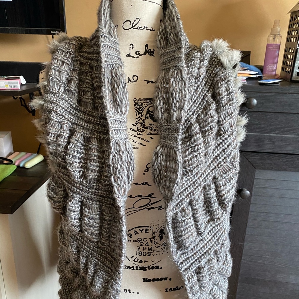Arden B fur vest